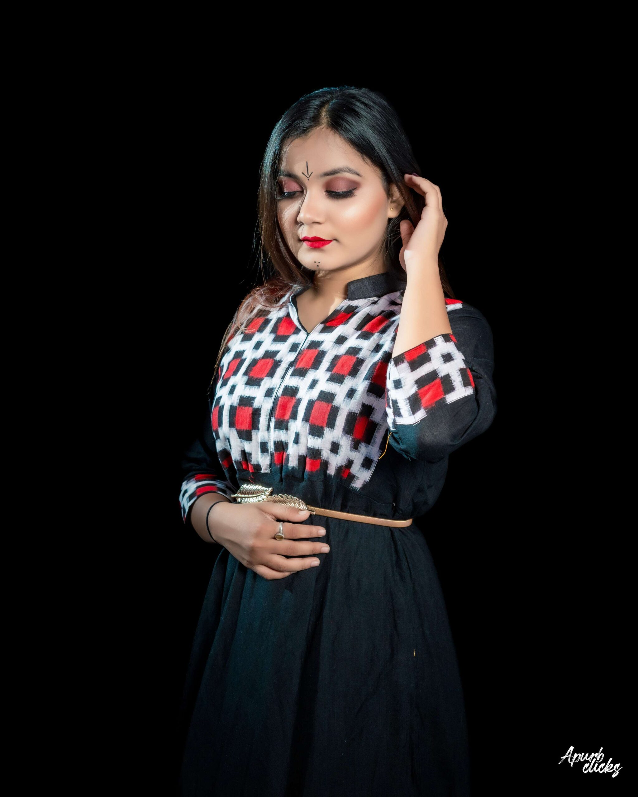 Black saptaper gown - Image 4